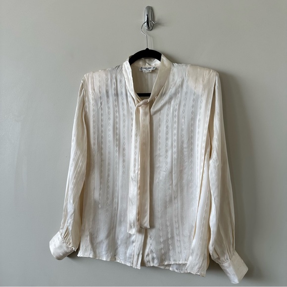 CELINE PARIS- Vintage Cream 100% Silk Pussy Bow Button Down Blouse (Size:40) - Picture 5 of 15